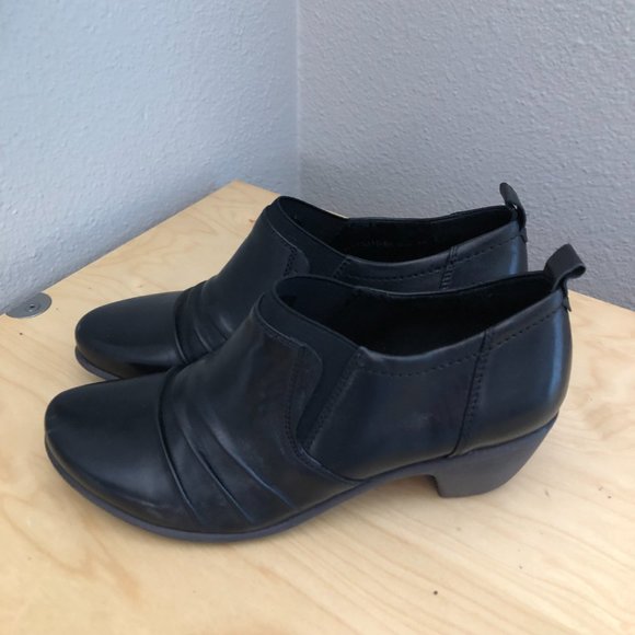 REGARDE LE CIEL Leather Ruched Comfort Booties - Picture 6 of 11